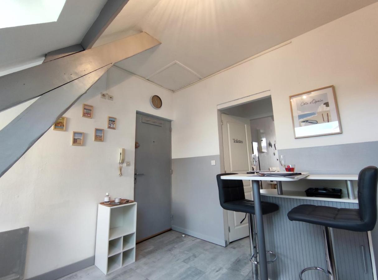 Joli Petit T2 Terrasse Proche Du Phare Appartement Calais Buitenkant foto