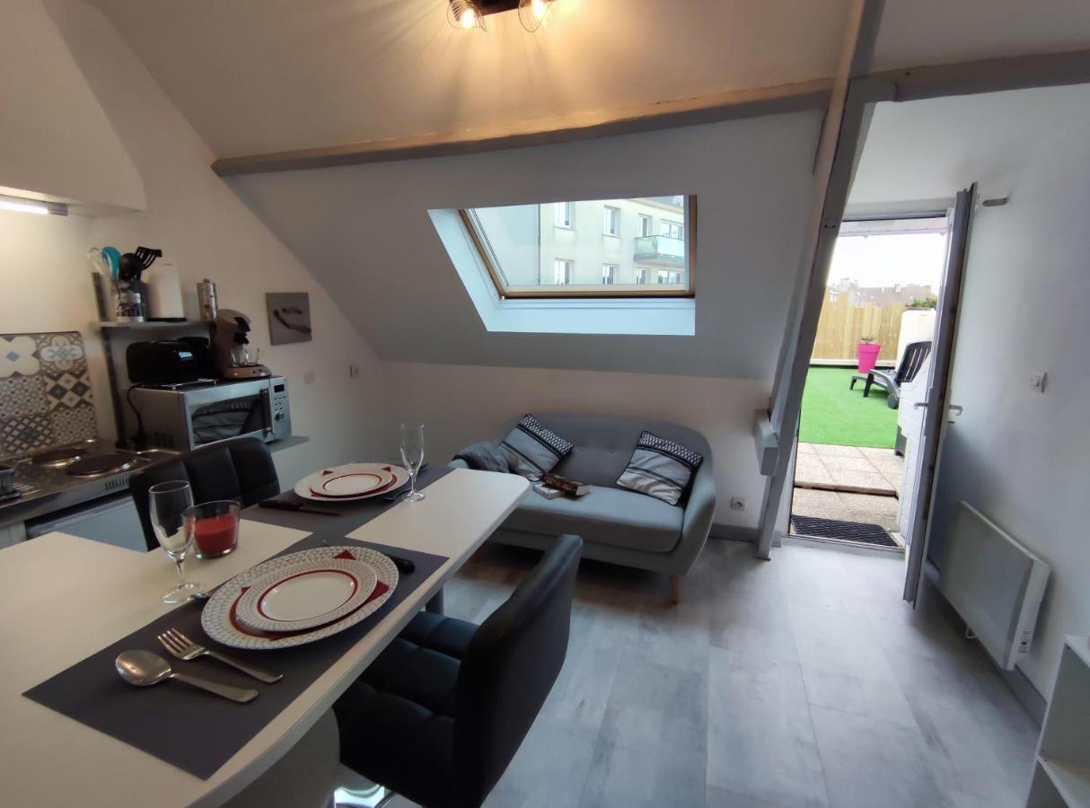 Joli Petit T2 Terrasse Proche Du Phare Appartement Calais Buitenkant foto