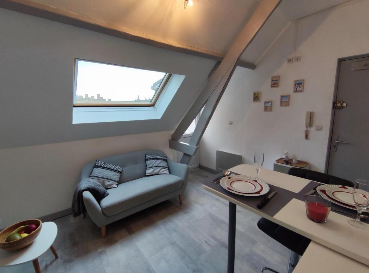 Joli Petit T2 Terrasse Proche Du Phare Appartement Calais Buitenkant foto